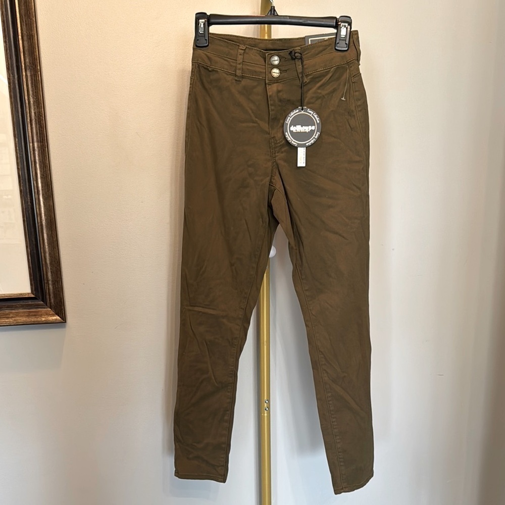Dollhouse curvy collection green skinny soft touch jeans NWT 3/4